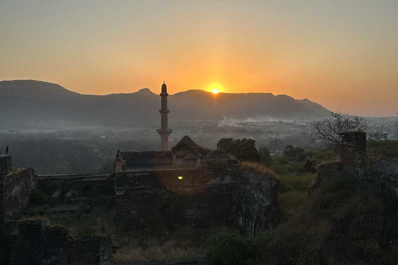 Sunrise from the hill of the fort. We can see the Char minar from the top