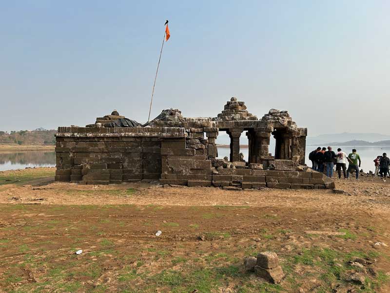 Temple from side You can see the crowd as well as size of the temple